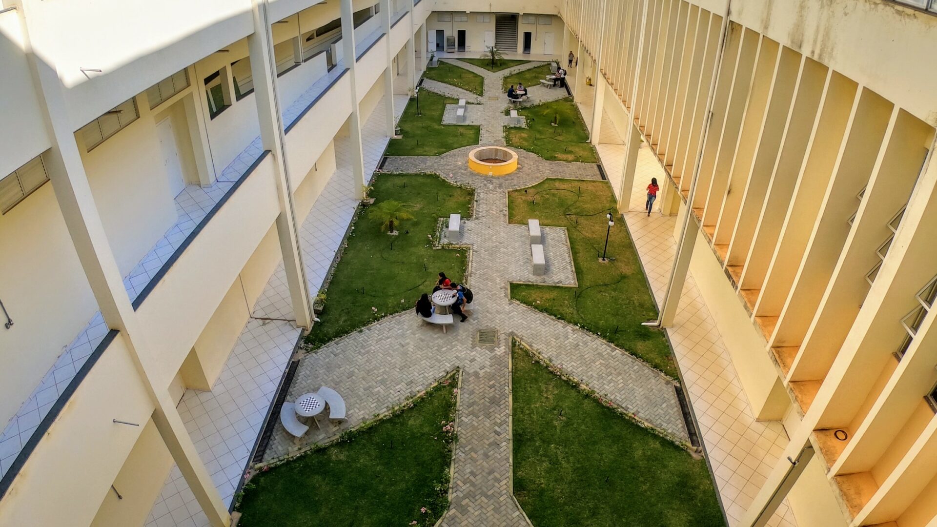 Instituto de Ciência e Tecnologia Universidade Federal dos Vales do Jequitinhonha e Mucuri